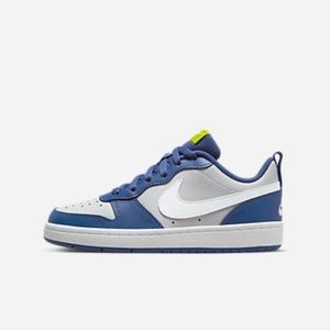 Nike Court Borough Low 2. —--like new——